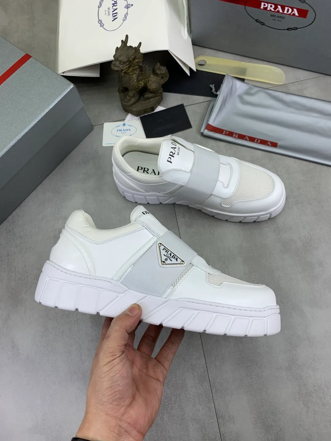 Men's men's shoes P560💰 [Real Price] Popular models are on the official website, 🆘 Trendy brand (Prada) mainly promotes popular models, avant-garde and versatile fashionable men's shoes private version mold opening, cowhide surface splicing 1:1.. Stylish and simple, original imported cowhide lining cowhide feet; the atmosphere and personality are more fashionable, eye-catching and pursuing class. It will subvert the old ideas and be a must-have for fashionistas who want to spend time with you! Must keep it! Tall and comfortable, large and low, high-end quality workmanship. Code number: 38-45 2️⃣optional.